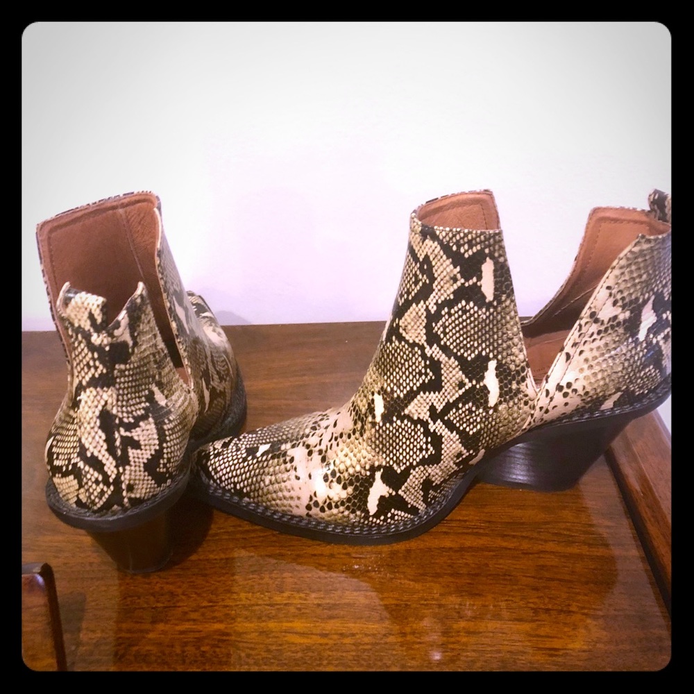 Jeffery Campbell boots size 9 . Never been worn